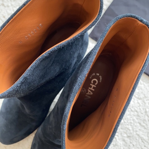 💯 CHANEL navy/black suede booties (38.5 / 8) - Picture 6 of 9